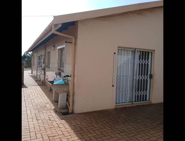 3 BEDROOM HOUSE FOR SALE IN WOODHAVEN